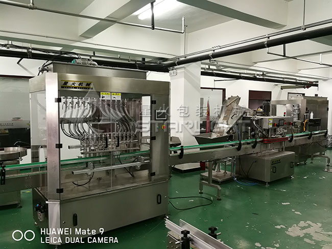 車用尿素灌裝機廠房內(nèi)實拍